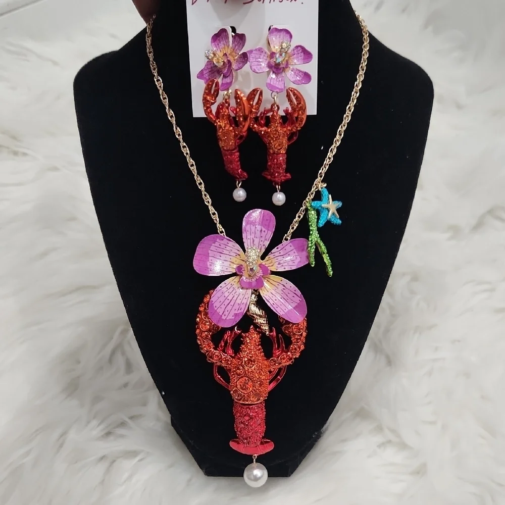 🦞▪️Betsey Johnson▪️ Rhinestone Lobster Necklace  and Earring Bundle Set
